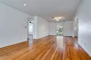 9539 Peninsula Dr, Dallas, TX 75218 - Photo 6