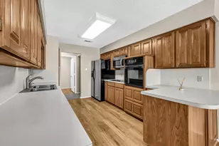 10041 Regent Row St, Benbrook, TX 76126 - Photo 14