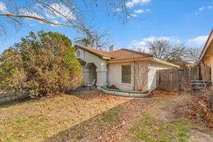 2317 Sundrop Ct, Fort Worth, TX 76108 - Photo 2