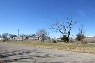 207 Newell Dr, Hudson Oaks, TX 76087 - Photo 1