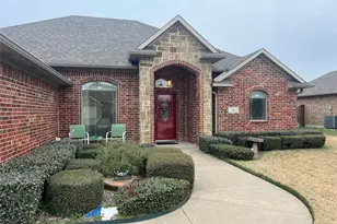 312 W McAfee Dr, Mabank, TX 75147 - Photo 2