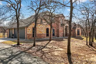 125 River Rock Ct, Poolville, TX 76487 - Photo 2