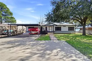 4433 Wildwood Cir, Granbury, TX 76049 - Photo 2