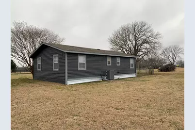 2082 Fm 1566, Wolfe City, TX 75496 - Photo 4