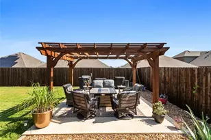 702 Stampede Ln, Princeton, TX 75407 - Photo 2