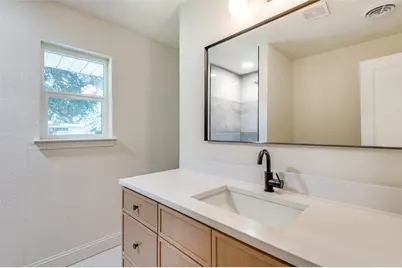 704 Turner Boulevard, Grand Prairie, TX 75050 - Photo 18