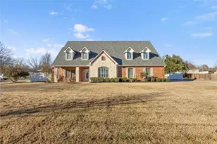 143 Southwood Dr, Burleson, TX 76028 - Photo 1