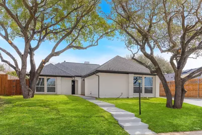 2812 Crooked Creek Drive, Carrollton, TX 75007 - Photo 2