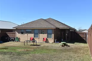 502 Glenwood St, Gainesville, TX 76240 - Photo 2