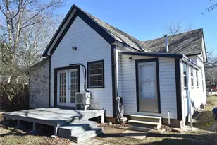 802 Hulme, Bowie, TX 76230 - Photo 2