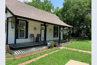 802 Hulme, Bowie, TX 76230 - Photo 1