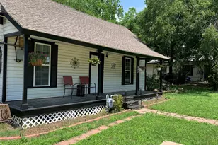 802 Hulme, Bowie, TX 76230 - Photo 1