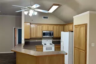 127 Port O Call Ct, Runaway Bay, TX 76426 - Photo 8