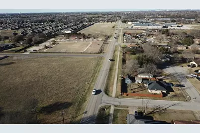 2121 S Hampton Road, Glenn Heights, TX 75154 - Photo 8