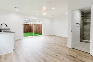 909 Bayonne St, Dallas, TX 75212 - Photo 4