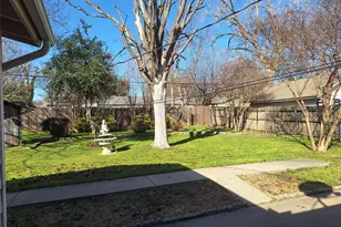 740 Thomas Ave, Hurst, TX 76053 - Photo 14