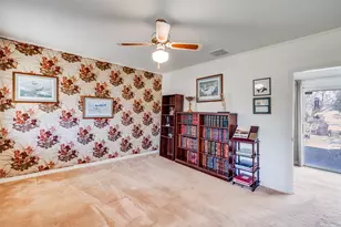 1202 S Lindsay St, Gainesville, TX 76240 - Photo 24