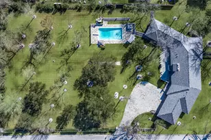 1202 S Lindsay St, Gainesville, TX 76240 - Photo 4