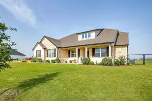 340 Sanger Dr, Springtown, TX 76082 - Photo 2