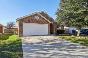 1113 Day Dream Dr, Fort Worth, TX 76052 - Photo 2