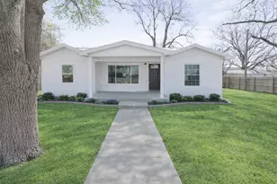 131 Long St, Bowie, TX 76230 - Photo 1