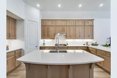 306 Hidden Creek Parkway, Van Alstyne, TX 75495 - Photo 10