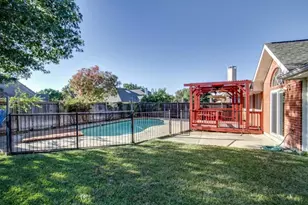 10107 Norman Ct, Irving, TX 75063 - Photo 14
