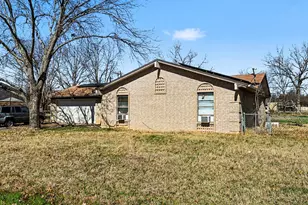 1732 Tanglewood Dr, Azle, TX 76020 - Photo 2