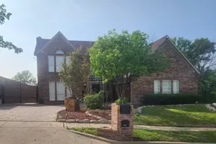 6319 Lake Bluff Dr, Dallas, TX 75249 - Photo 2