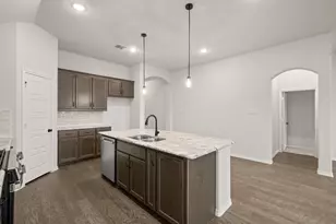 915 Madeline Ln, Cleburne, TX 76033 - Photo 6