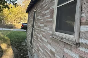 610 S Falls St, Mart, TX 76664 - Photo 6