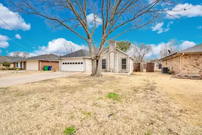 304 Floyd Street, Waxahachie, TX 75165 - Photo 2