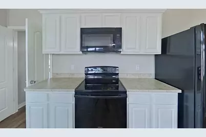 1362 Meadow Creek Drive, Lancaster, TX 75146 - Photo 10