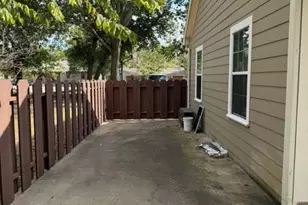 613 N Main St, Muenster, TX 76252 - Photo 18