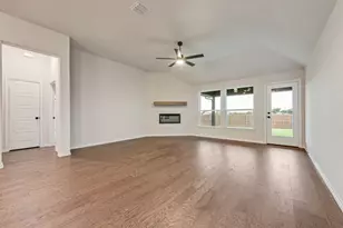 261 Coronado Ct, Granbury, TX 76048 - Photo 6