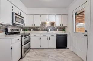 823 Ross Ln, Seagoville, TX 75159 - Photo 2