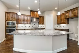 1320 Blue Lake Blvd, Arlington, TX 76005 - Photo 6