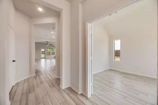 288 Coronado Ct, Granbury, TX 76048 - Photo 4