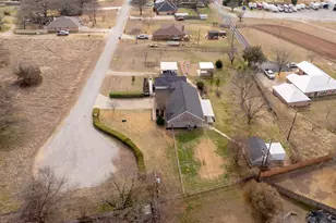 117 Marys Ln, Weatherford, TX 76086 - Photo 4