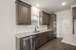 318 Bowrider Ln, Granbury, TX 76049 - Photo 4