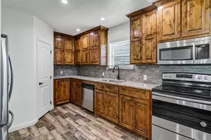 200 Peninsula Ct, Bluff Dale, TX 76433 - Photo 12