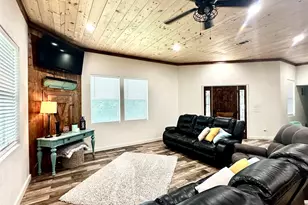 200 Peninsula Ct, Bluff Dale, TX 76433 - Photo 4