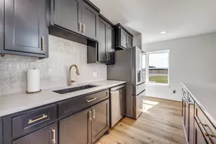 200 Kennedi Dr, Whitesboro, TX 76273 - Photo 8