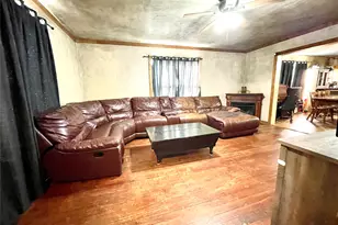 209 N Bowie St, Jacksboro, TX 76458 - Photo 4