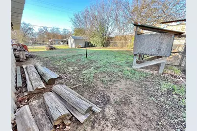 209 N Bowie Street, Jacksboro, TX 76458 - Photo 32