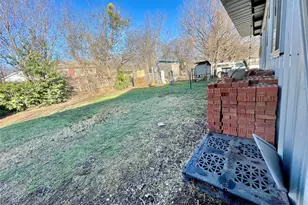 209 N Bowie St, Jacksboro, TX 76458 - Photo 30