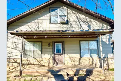 209 N Bowie Street, Jacksboro, TX 76458 - Photo 2