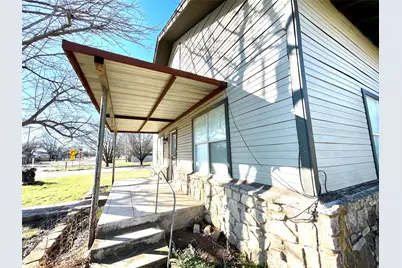 209 N Bowie Street, Jacksboro, TX 76458 - Photo 2