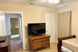 3619 Falls Dr, Dallas, TX 75211 - Photo 12