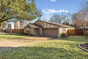 919 Mockingbird Dr, Grapevine, TX 76051 - Photo 2
